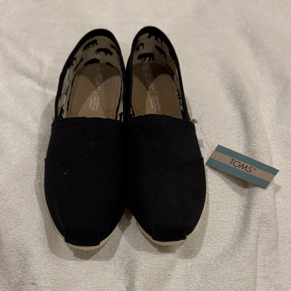 Women’s Size 10 TOMS Classic Black Canvas Slip-Ons NWT Brand New